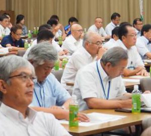 准組合員対策緊急対策に臨む参加者(27日、熊本県合志市で)
