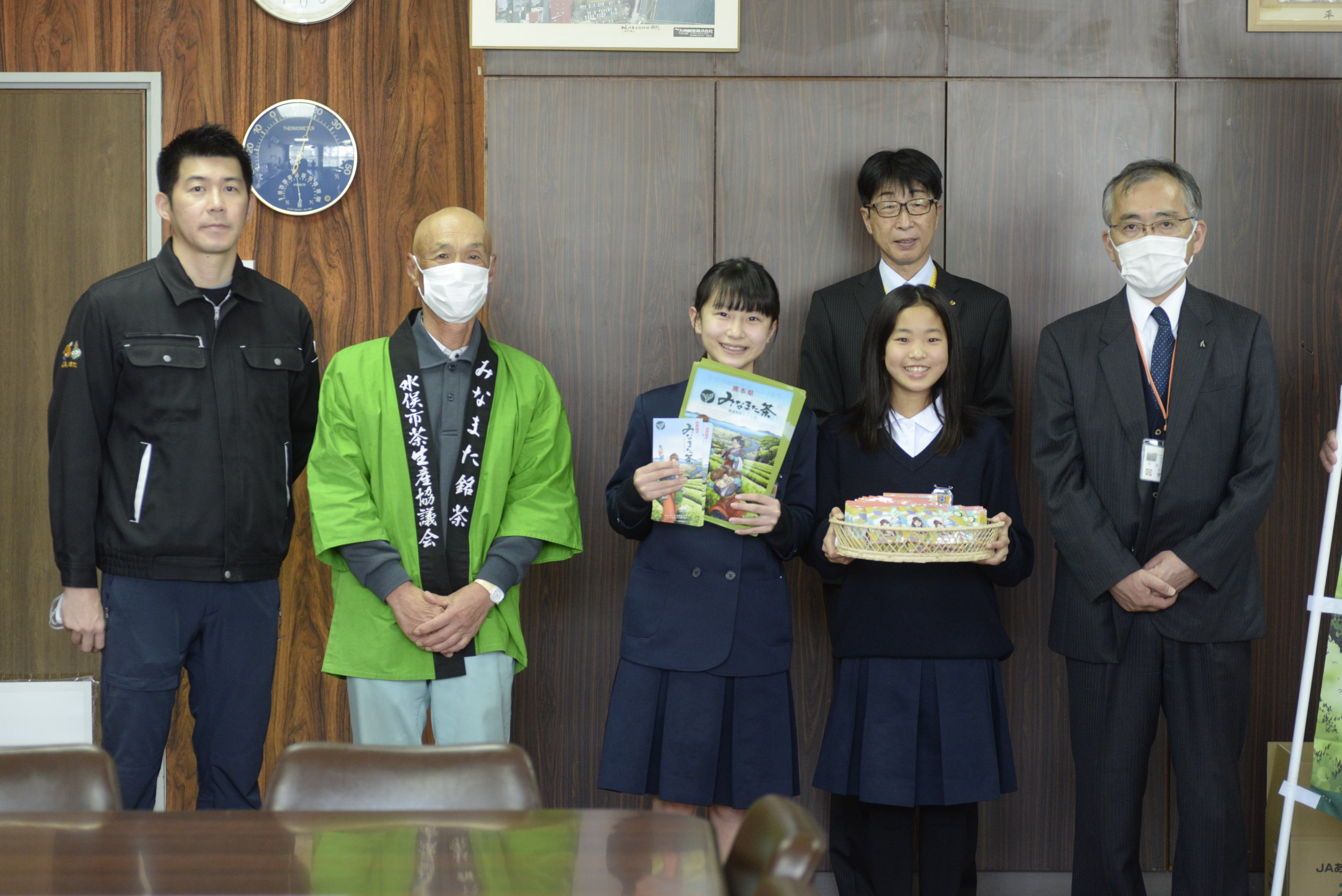みなまた茶 小中校に贈呈 熊本 jaあしきた 新着情報一覧 jaグループ熊本 みなまた茶 小中校に贈呈 熊本 jaあしきた 新着情報一覧 jaグループ熊本
