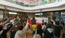 カスミソウ花束贈り県産ＰＲ　京都の催し参加　ＪＡ熊本経済連