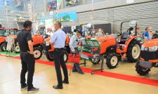 第５８回ＪＡグループ熊本農機自動車大展示会大盛況　最新鋭や低コスト追求した農機紹介