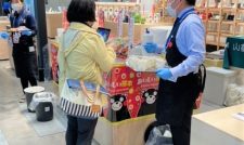 阿蘇くまもと空港で県産農畜産物を搭乗者へPR　JA熊本経済連