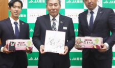 ロアッソ熊本にサツマイモを贈呈　ＪＡ菊池