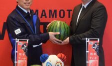 熊本ヴォルターズを日本一のスイカで激励　ＪＡ熊本経済連