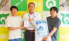 地元産堆肥　新規就農者へ贈呈　ＪＡたまな