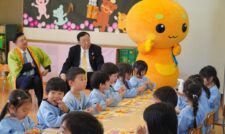 ＪＡ熊本果実連と「ジューシーくん」が食育活動　ＪＡ熊本果実連