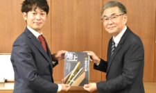 熊本県立農業大学校に｢地上｣を贈る　熊本県農協青壮年部協議会