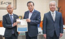 交通安全グッズ　玉名・荒尾警察に贈る　ＪＡたまな